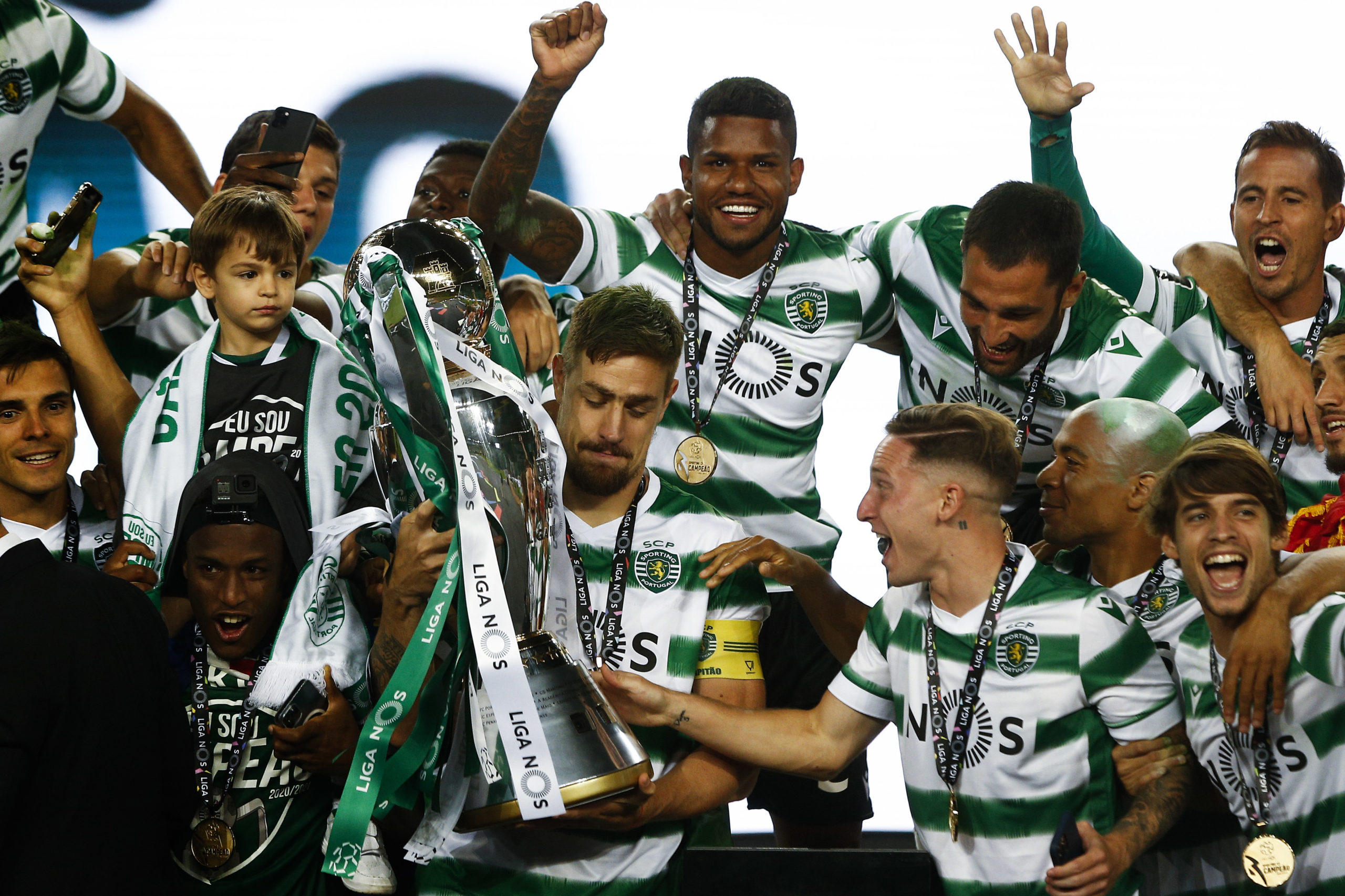 SPORTING CAMPEÃO: Dezasseis pontos nos últimos 10 minutos - LusoAmericano