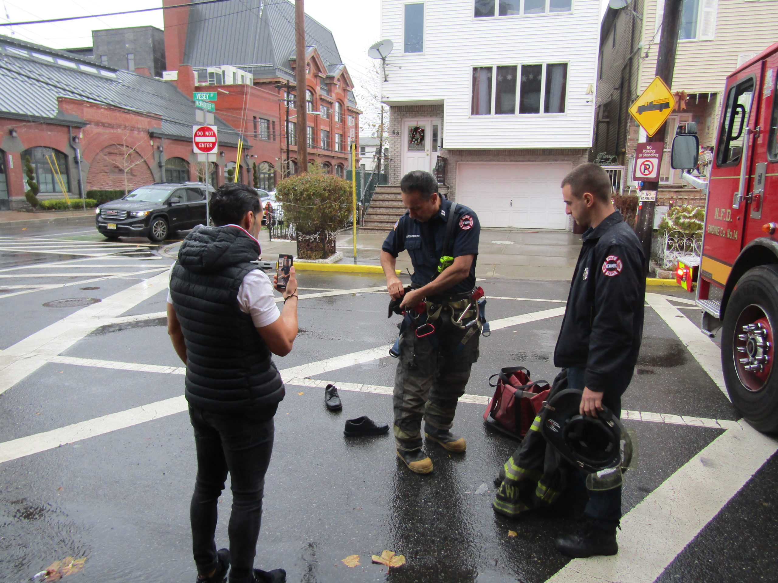 NEWARK, NJ  Bombeiro Augusto Acabou promovido a capitão a título póstumo -  LusoAmericano