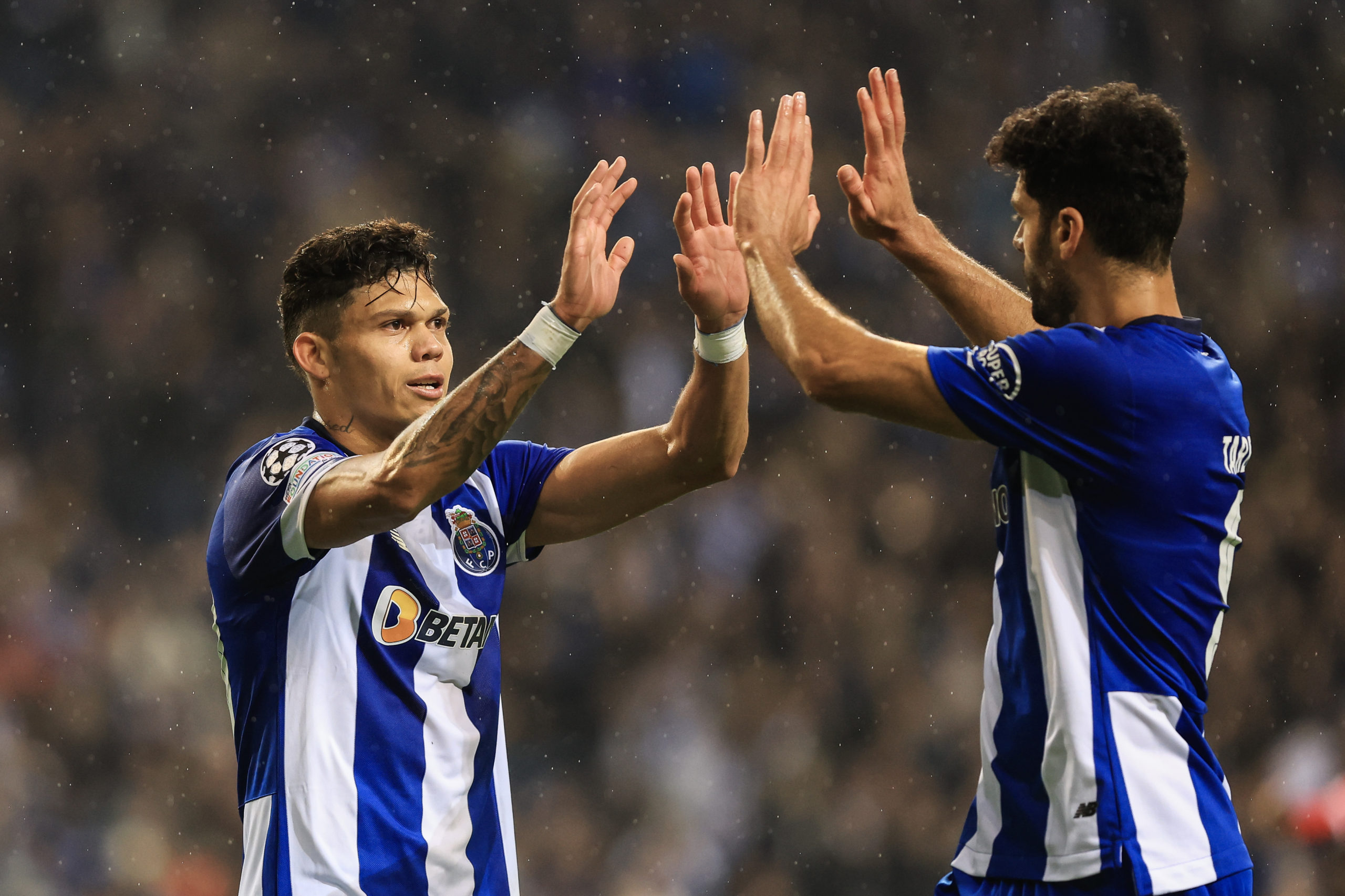 FC Porto vence Antuérpia com golos de Evanilson e Pepe e iguala